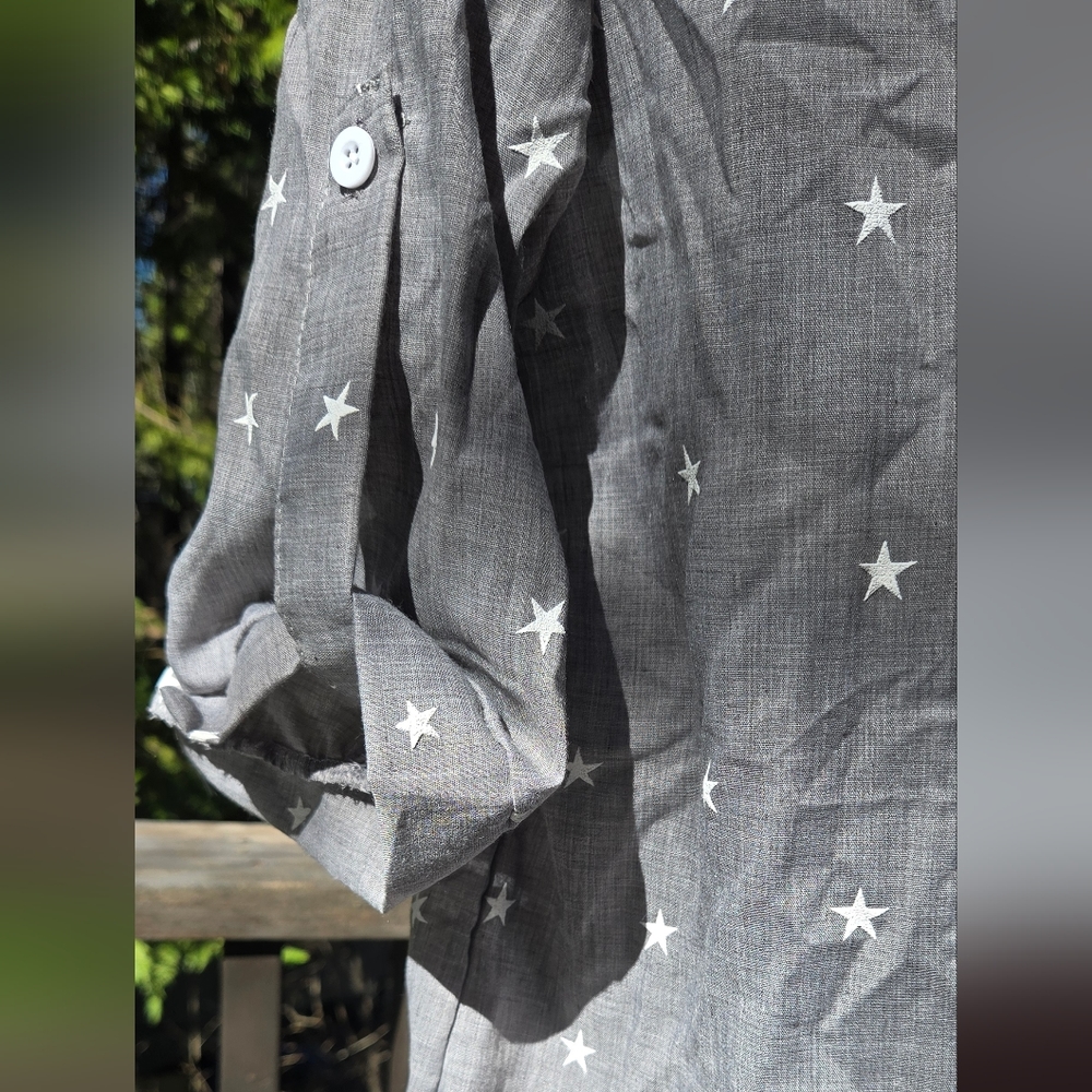 Unbranded womens Gray Star Pattern Blouse szM - Picture 4 of 5
